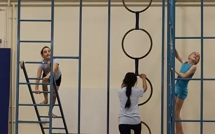 Shapes and balances on the wall bars