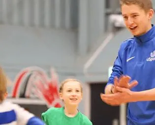 A uSports coach high-fiving a pupil